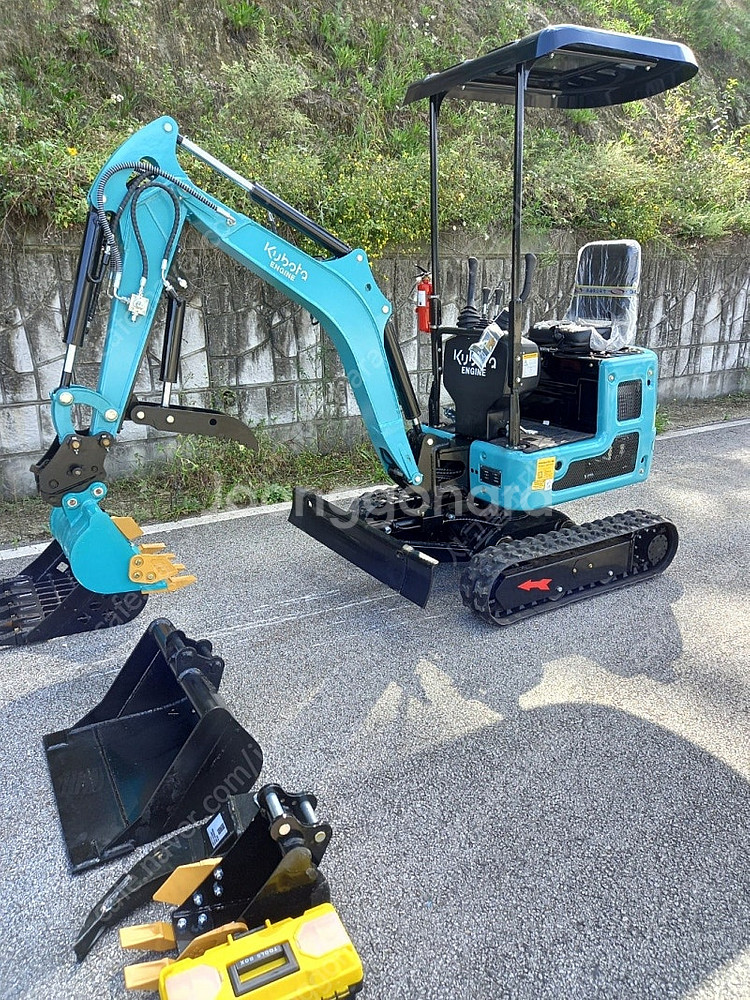 1톤짜리 포크레인 미니굴삭기 010 농장용 소일꺼리용 집게장착 포함 바가지 6종--2